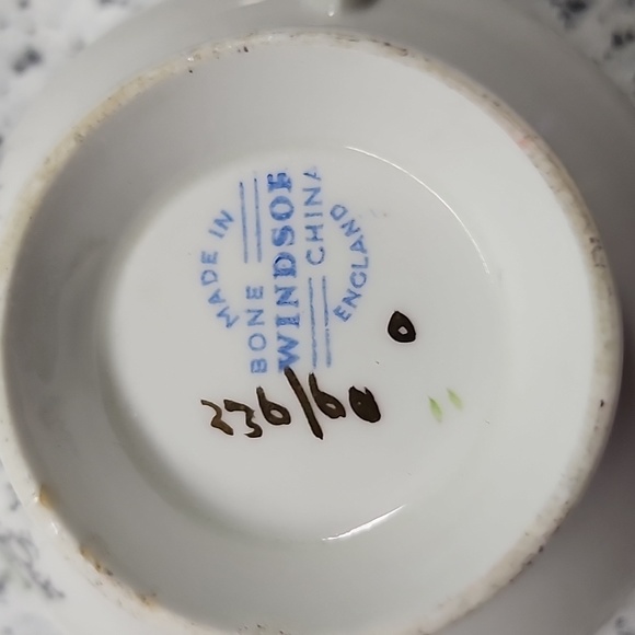 Windsor Pink Flowers On Gray Background Bone China Tea Cup & saucer Vintage - Picture 5 of 6